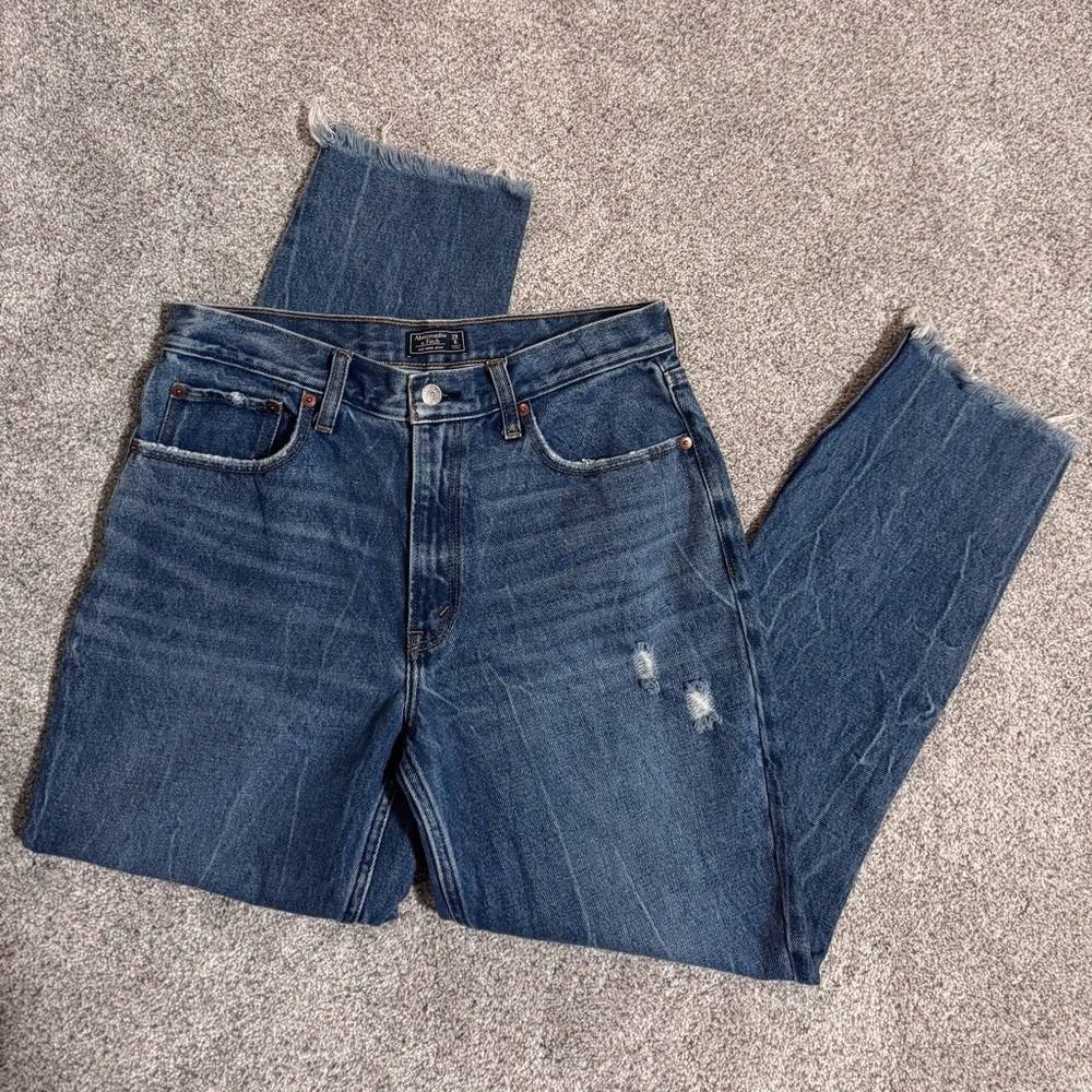 NWOT Abercrombie & Fitch Mom Jean, Size 29/8L, Cropped, Raw Hem